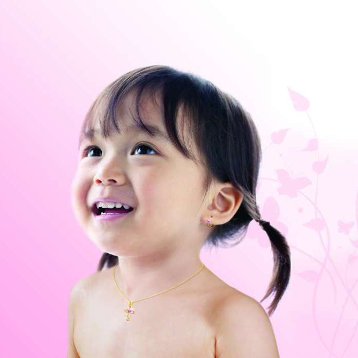 Ensemble B-fly pendentif et boucles doreilles chez Octeau Joaillier et Horloger