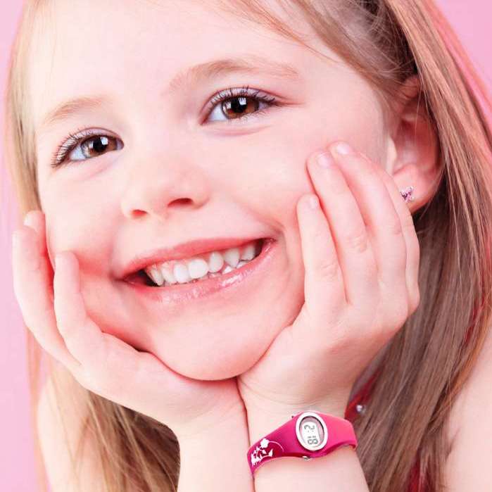 Montre et boucles d'oreilles B-fly chez Octeau Joaillier et Horloger