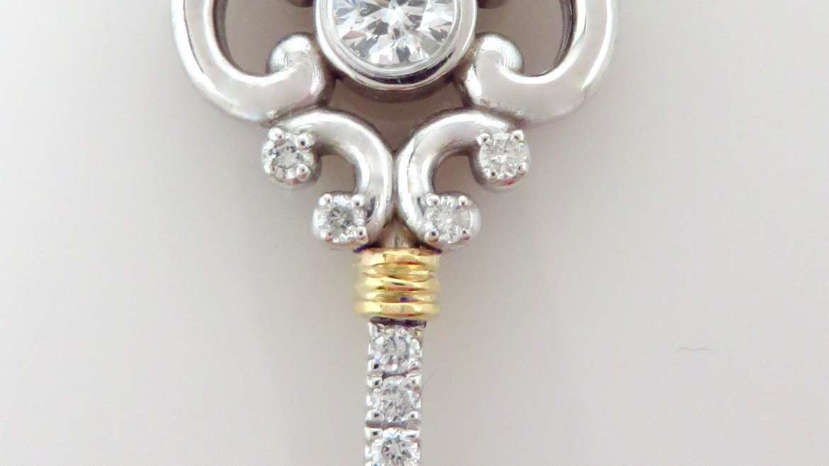 Clé or blanc et jaune 10 k sertis de diamants